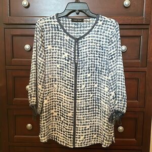Ladies blouse Lg blue and white print
